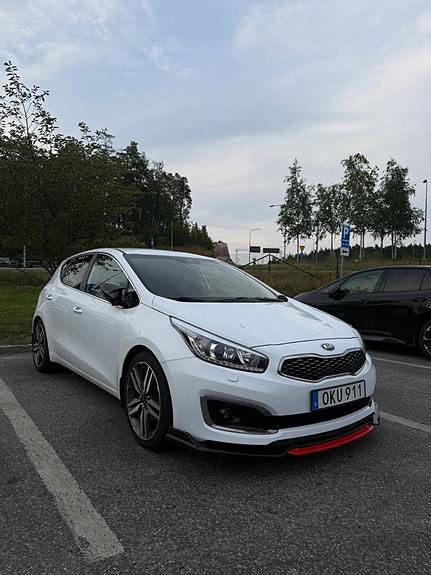 Kia Ceed 2 of 11