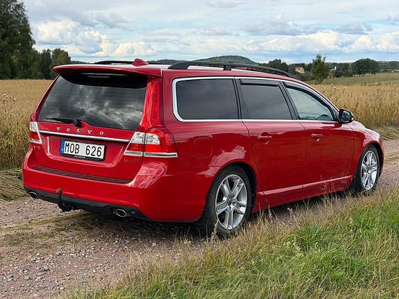 Volvo V70 2 of 10