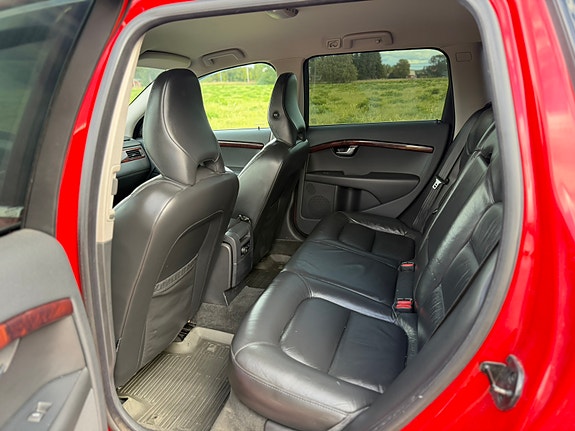 Volvo V70 8 of 10