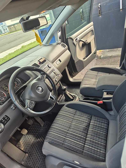 Volkswagen Touran Cross 6 of 6