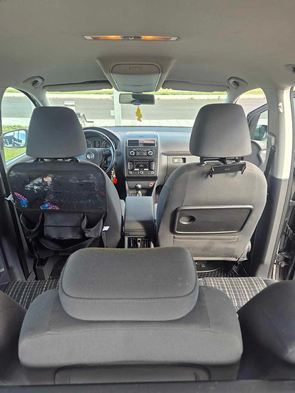 Volkswagen Touran Cross 3 of 6