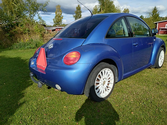 Volkswagen New Beetle 3 of 5