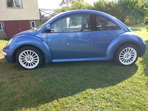 Volkswagen New Beetle 4 of 5