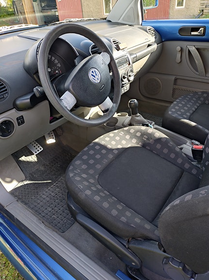Volkswagen New Beetle 5 of 5