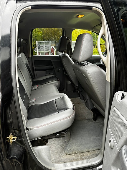 Dodge RAM 1500 8 of 12