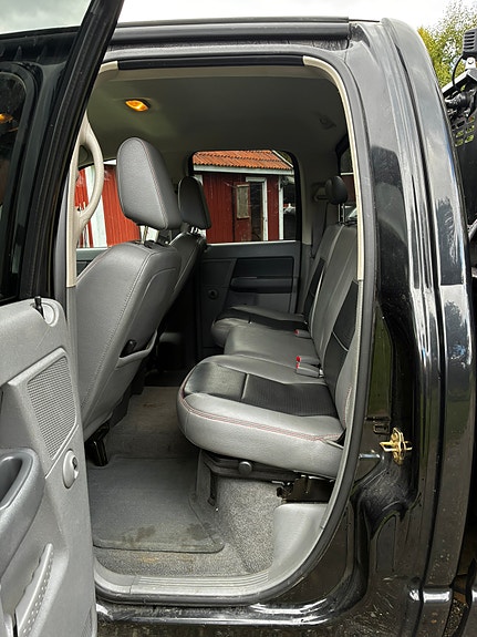 Dodge RAM 1500 10 of 12