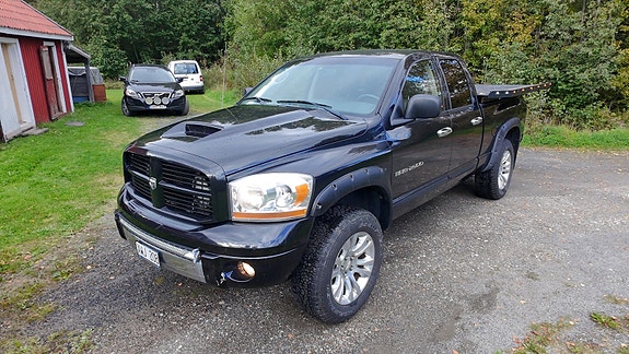 Dodge RAM 1500 2 of 12