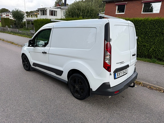 Ford Transit Connect 3 of 8