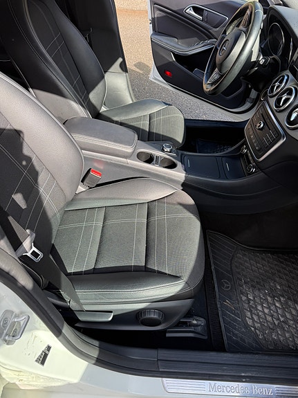 Mercedes-Benz CLA200 8 of 11