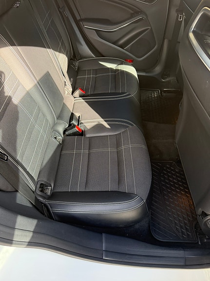 Mercedes-Benz CLA200 7 of 11