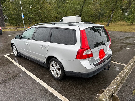 Volvo V70 2 of 6