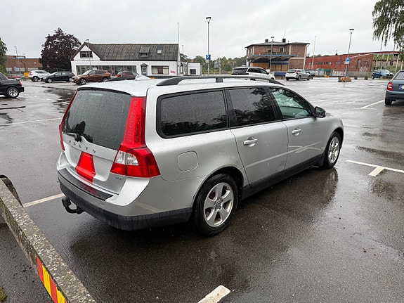 Volvo V70 3 of 6