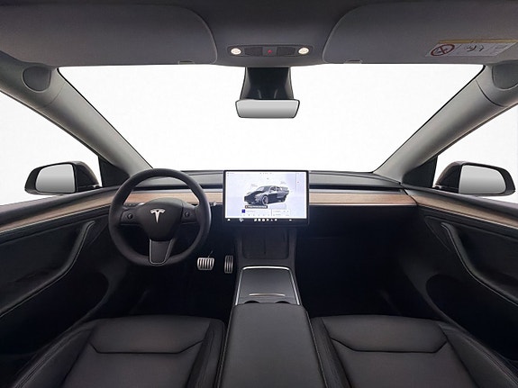 Tesla Model Y 16 of 30