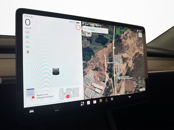 Tesla Model Y 26 of 30