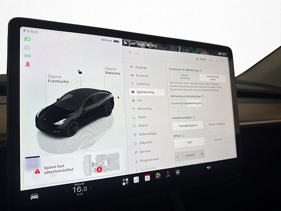 Tesla Model Y 24 of 30
