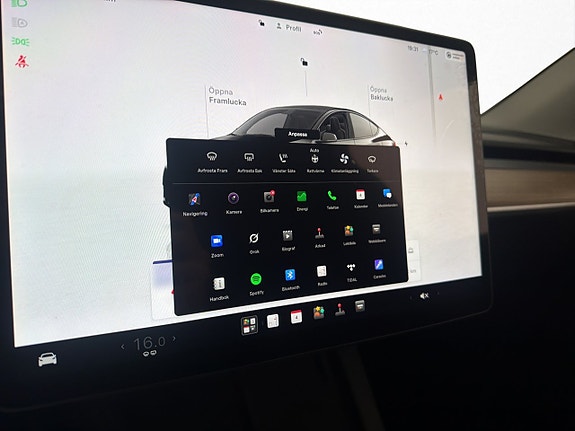 Tesla Model Y 25 of 30