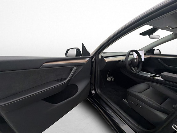 Tesla Model Y 13 of 30