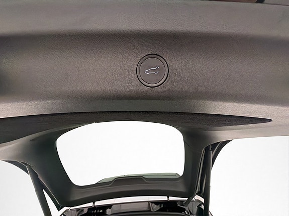Tesla Model Y 12 of 30