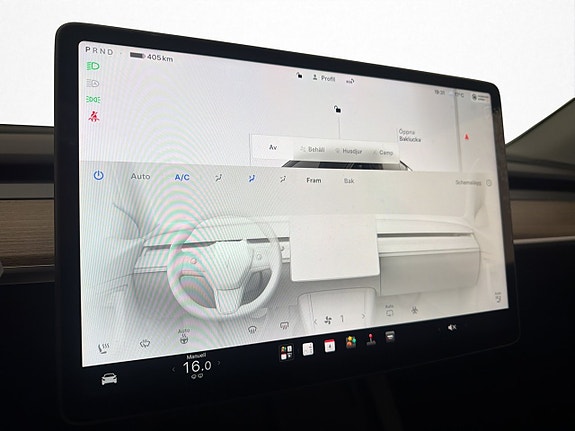 Tesla Model Y 23 of 30