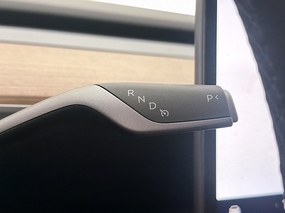 Tesla Model Y 20 of 30