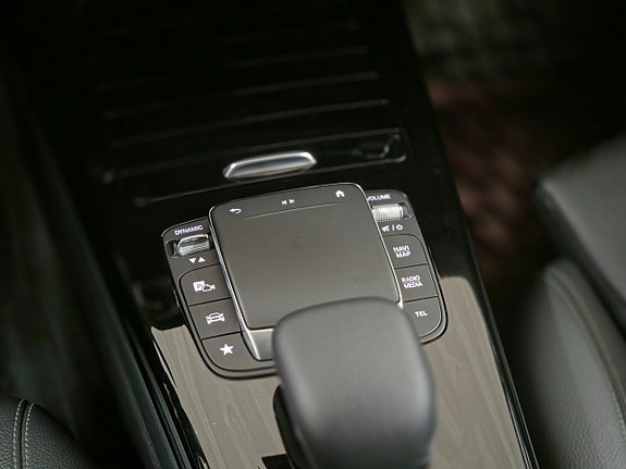 Mercedes-Benz CLA180 13 of 21