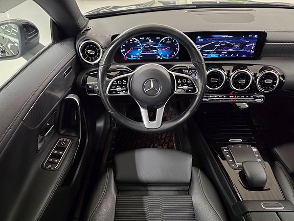 Mercedes-Benz CLA180 11 of 21