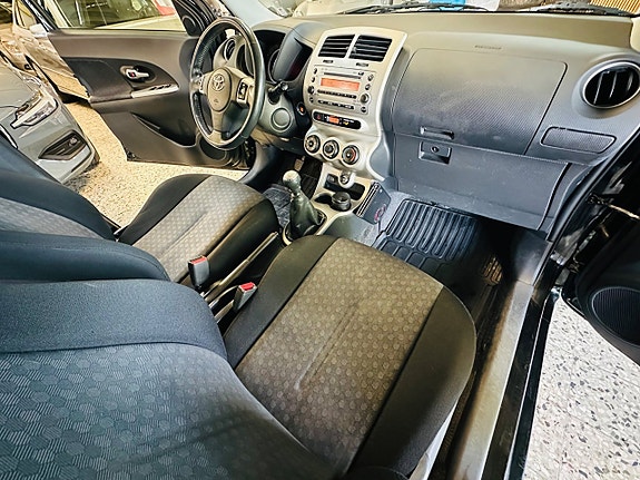 Toyota Urban Cruiser 8 of 24