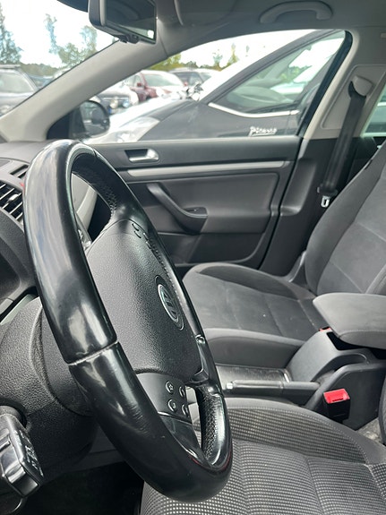 Volkswagen Golf V 5 of 5