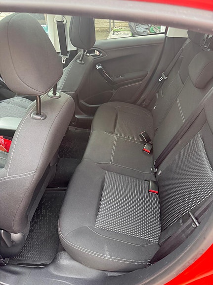 Peugeot 208 8 of 11