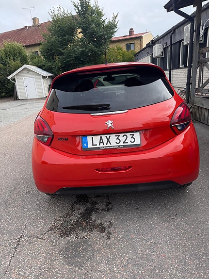 Peugeot 208 5 of 11