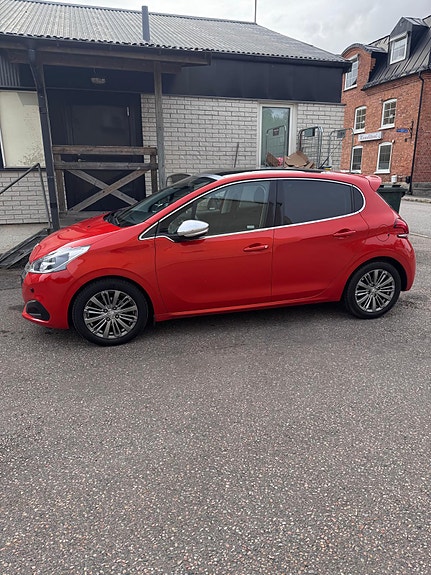 Peugeot 208 4 of 11