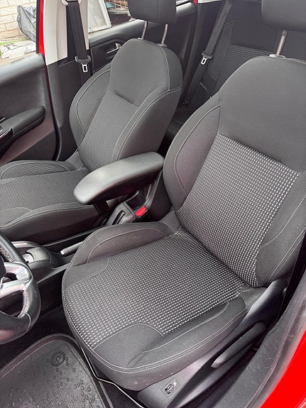Peugeot 208 7 of 11