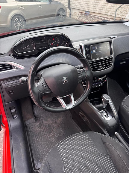 Peugeot 208 9 of 11