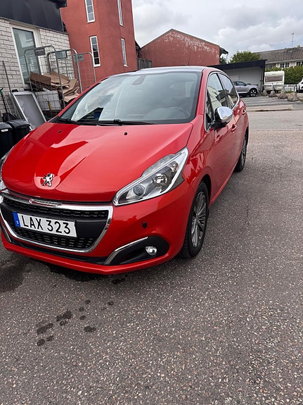 Peugeot 208 3 of 11
