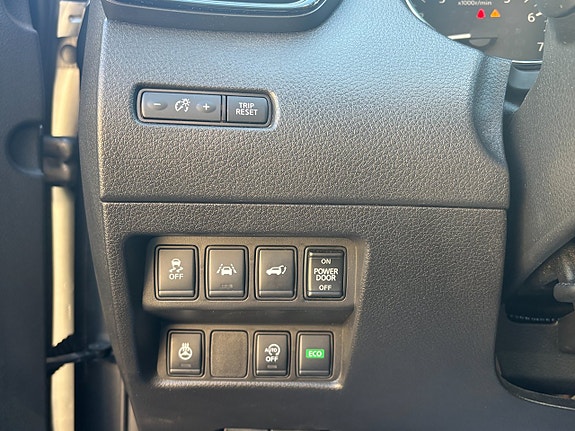 Nissan X-Trail 18 of 27