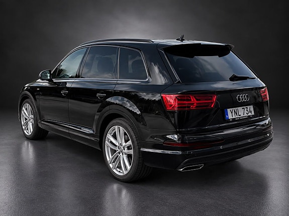 Audi Q7 4 of 24