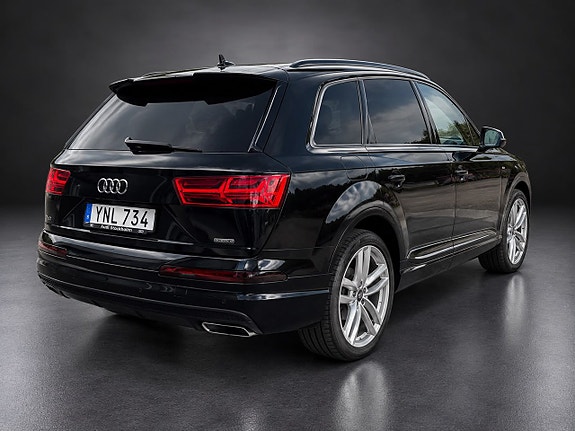 Audi Q7 6 of 24