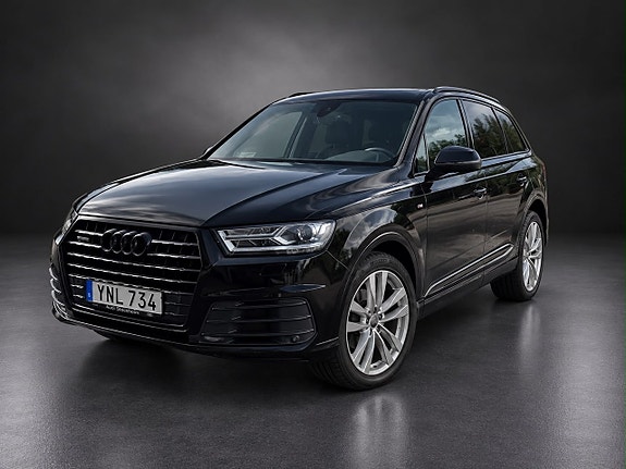 Audi Q7 2 of 24