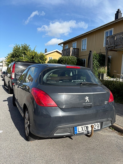 Peugeot 308 2 of 3