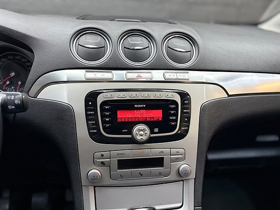 Ford S-MAX 17 of 21