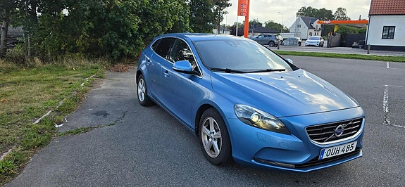 Volvo V40 2 of 13