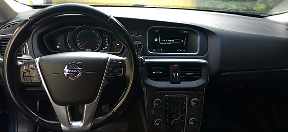 Volvo V40 11 of 13