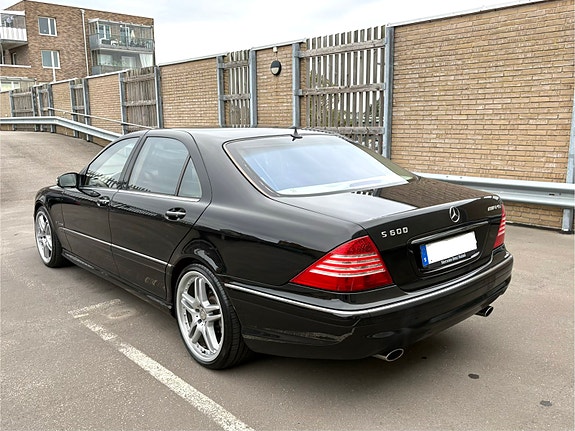 Mercedes-Benz S600 3 of 10