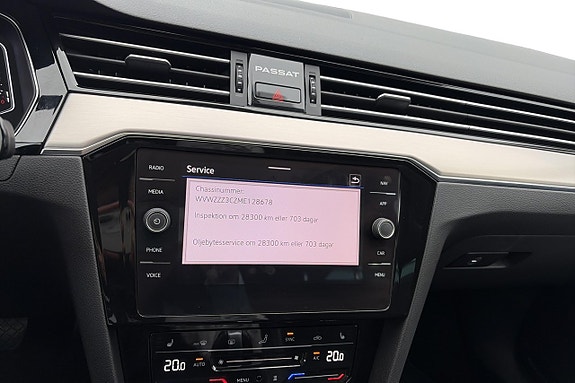 Volkswagen Passat 20 of 25