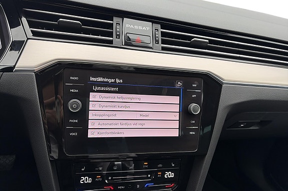 Volkswagen Passat 13 of 25