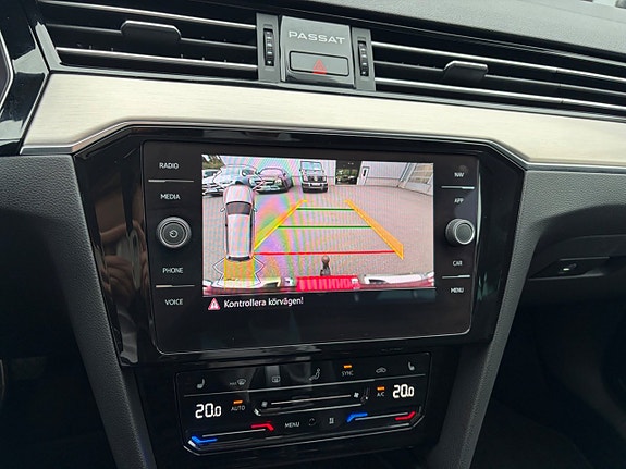 Volkswagen Passat 16 of 25