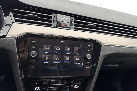 Volkswagen Passat 19 of 25