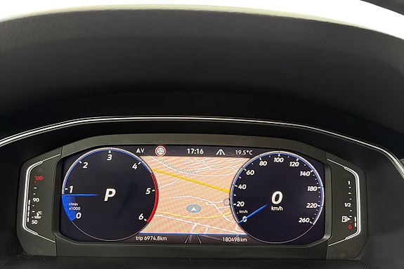 Volkswagen Passat 10 of 25