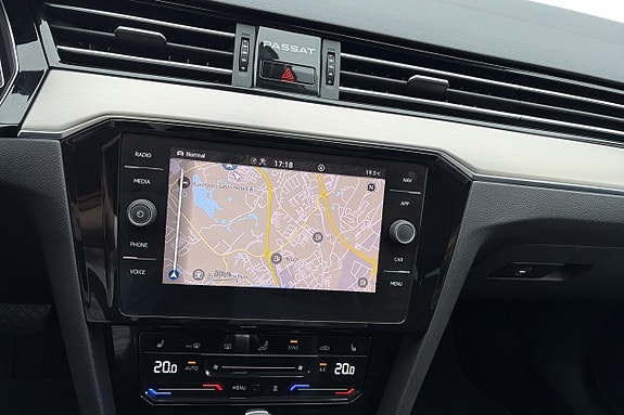 Volkswagen Passat 11 of 25