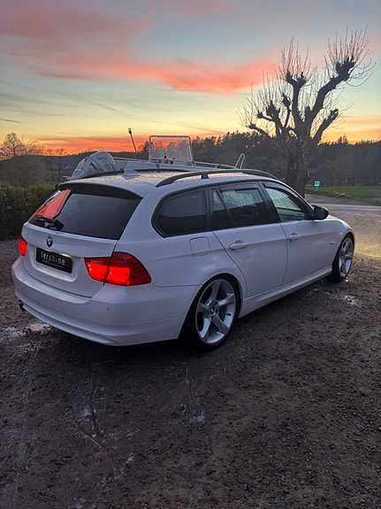 BMW 320d 2 of 5